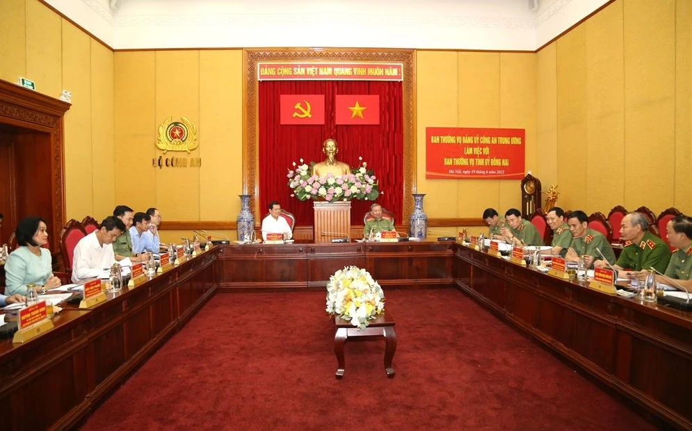 Toàn cảnh buổi làm việc.