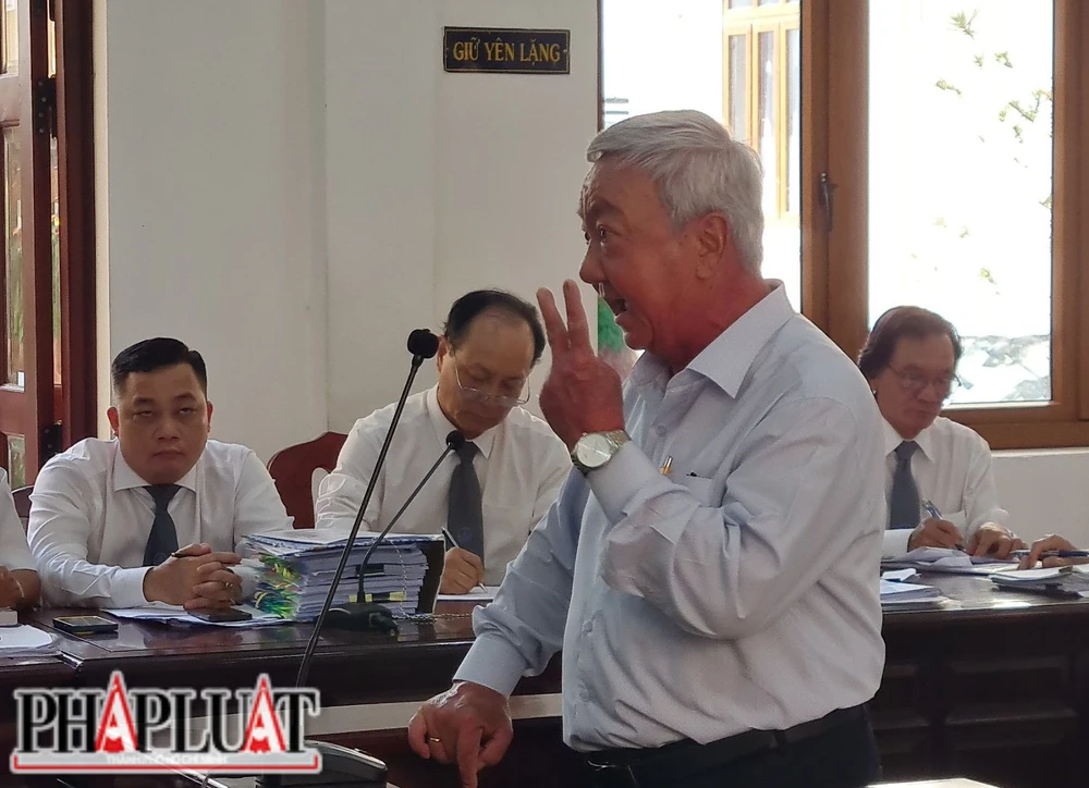 Bị cáo Lê Viết Hưng, cựu Giám đốc Sở TN&amp;MT tỉnh Đồng Nai tại tòa. Ảnh: VH.