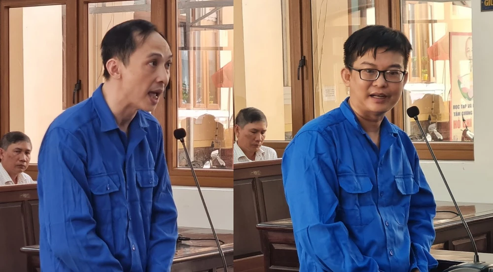 Bị cáo Nguyễn Quang Tuấn (trái) và Nguyễn Hồng Đăng Khoa. Ảnh: VH