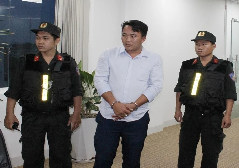 Bị can Nguyễn Văn An (27 tuổi), Tổng giám đốc ty bị bắt giữ. Ảnh: CA.