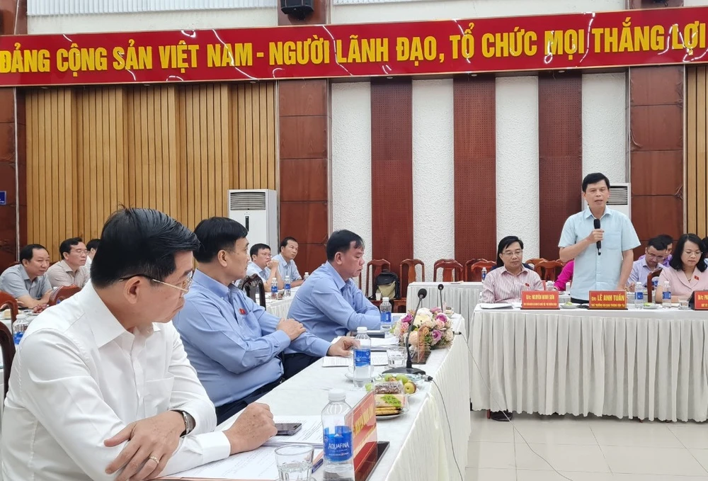 Thứ trưởng Bộ GTVT Lê Anh Tuấn giải thích lý do dự kiến vốn đầu tư cao tốc Biên Hòa - Vũng Tàu tăng thêm khoảng gần 3.700 tỉ đồng. Ảnh: VH.