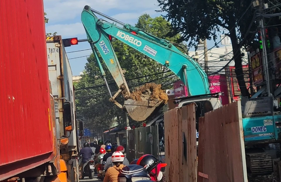 đường Đồng Khởi 12.jpg