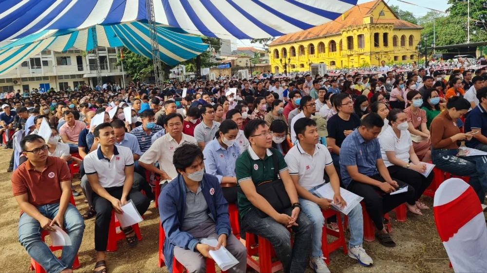 Hơn 700 người đăng ký bốc thăm mua nhà ở xã hội