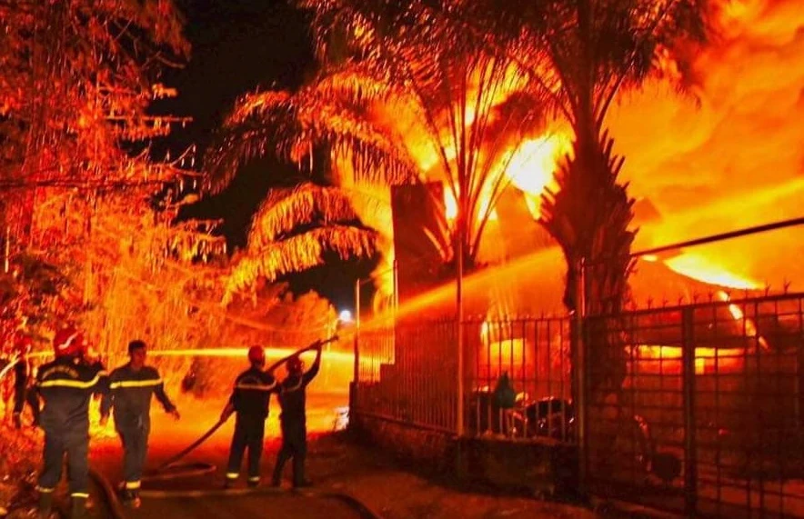 cháy dữ dội,.jpg