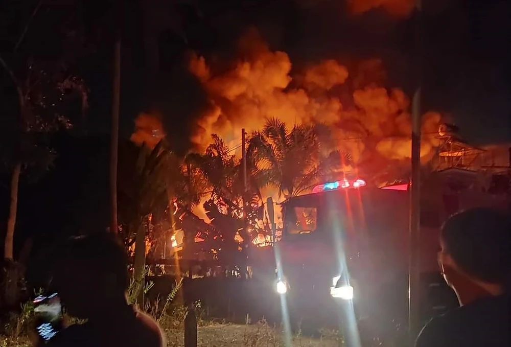 cháy dữ dội...jpg