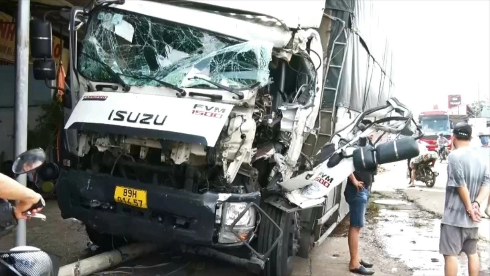 Ô tô tải gây tai nạn liên hoàn ở Đồng Nai