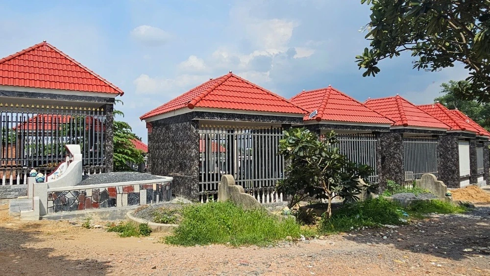 xây huyệt mộ 3.jpg