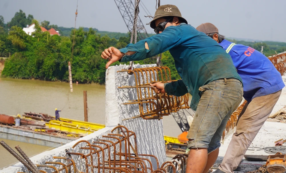 cầu bạch đằng 2.jpg