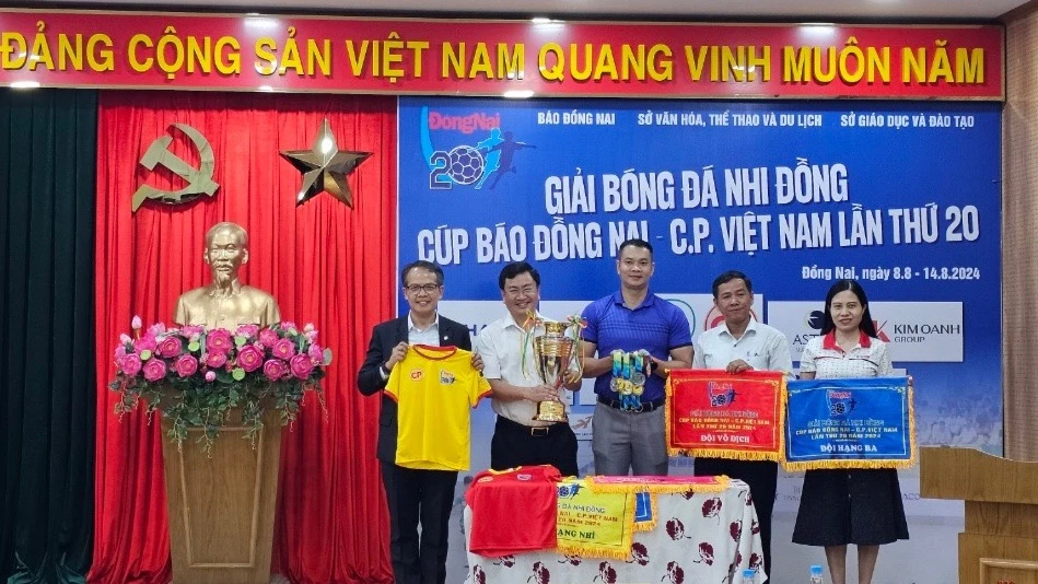 Giải bóng đá Nhi đồng.jpg