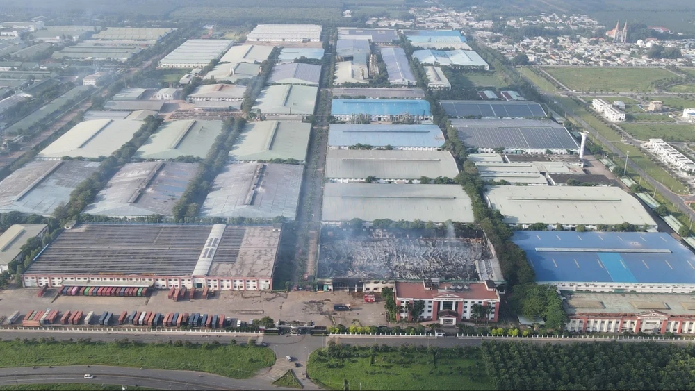 cháy công ty 6.jpg