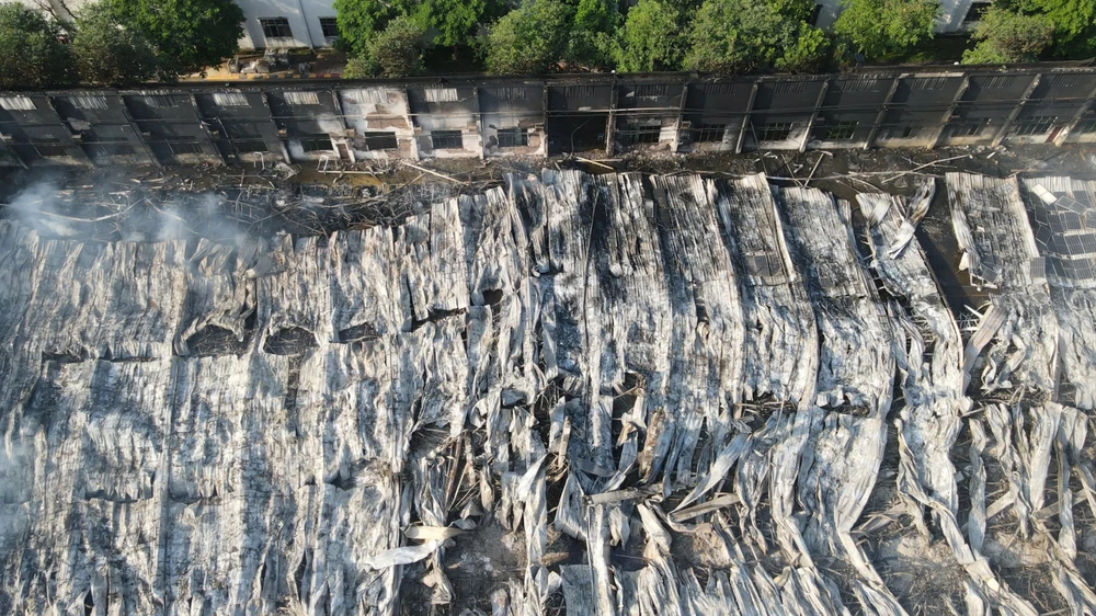 cháy công ty 7.jpg