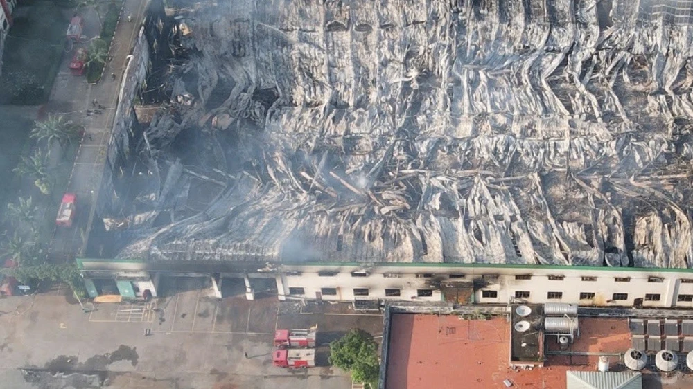 cháy công ty 9.jpg