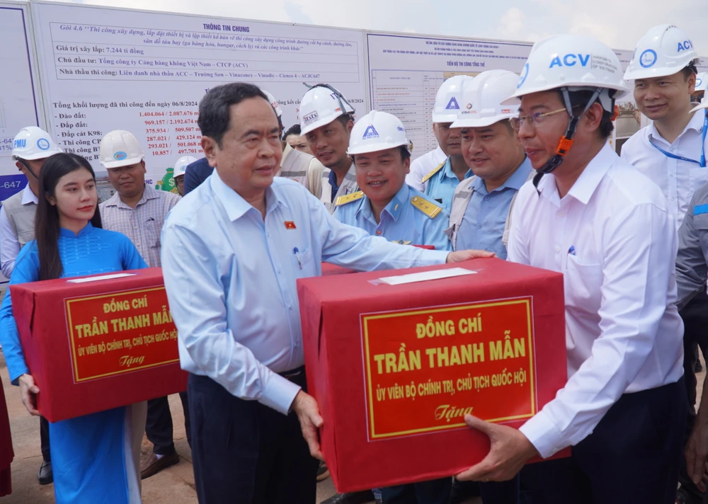 chủ tịch quốc hội 8.jpg