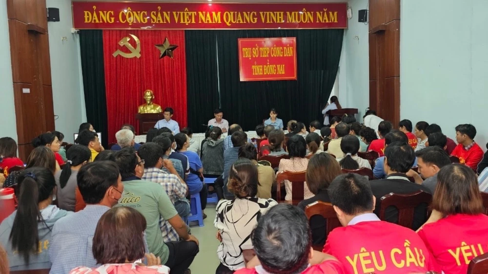 Mới đây, hàng trăm người dân mua của Công ty LDG đến Ban tiếp công dân tỉnh Đồng Nai để kêu cứu.