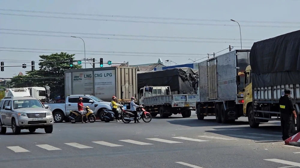 vòng xoay cổng 11. 1.jpg