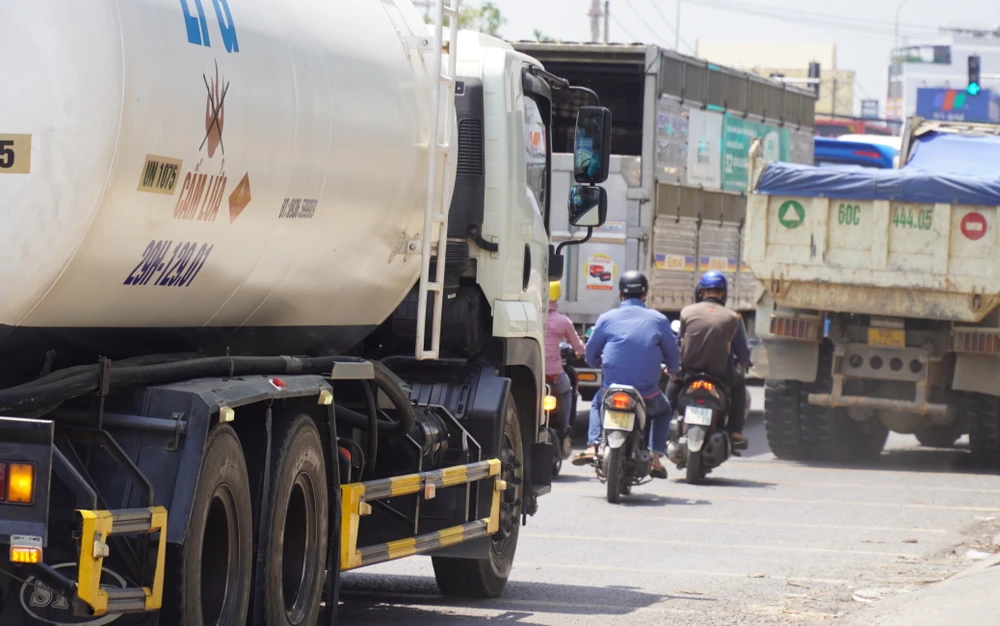 Vòng xoay cổng 11. 22.jpg