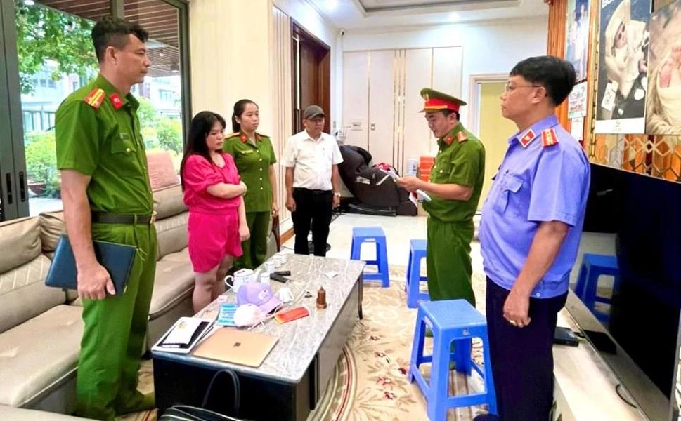 nữ giám đốc. .jpg