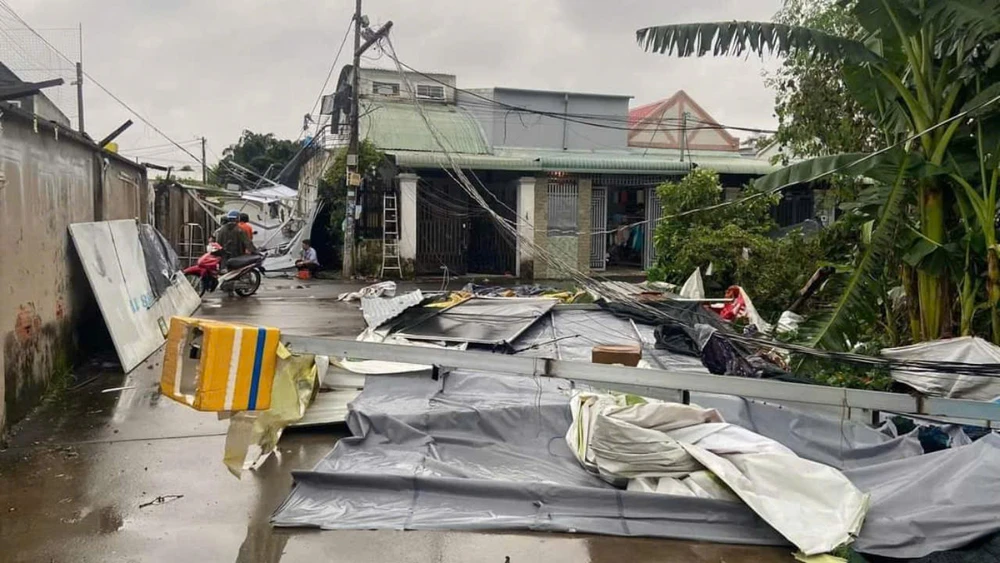 mưa giông giật 2.jpg