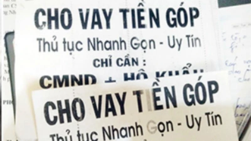 Tờ rơi vay tiền nhanh không cần thế chấp, không cần chứng minh thu nhập của nhóm cho vay tín dụng đen. Ảnh: VH