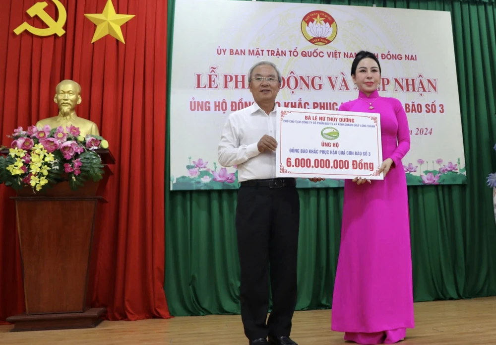 đồng bào vùng lũ 1.jpg