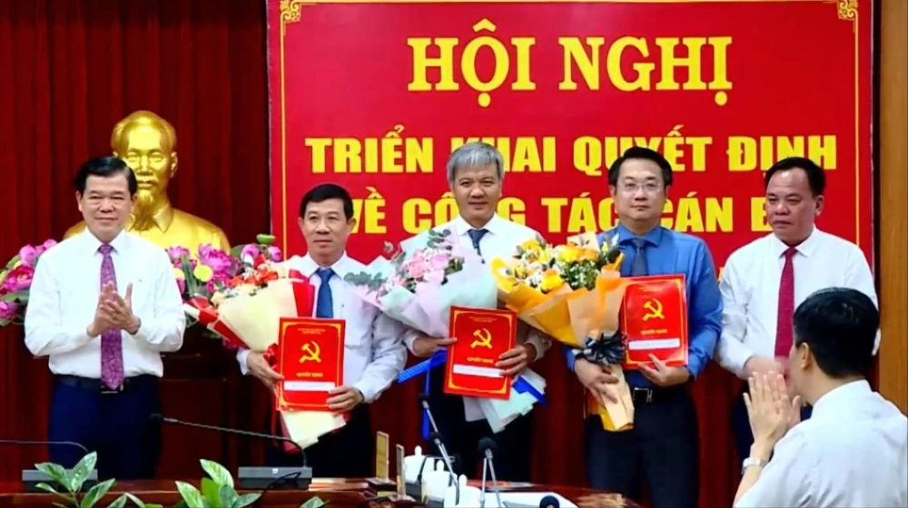 Bí thư Huyện ủy .jpg