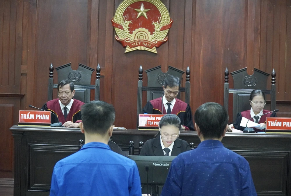 lừa đảo chạy chức