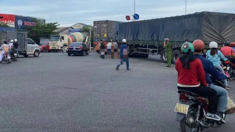 đi xe đạp điện.jpg