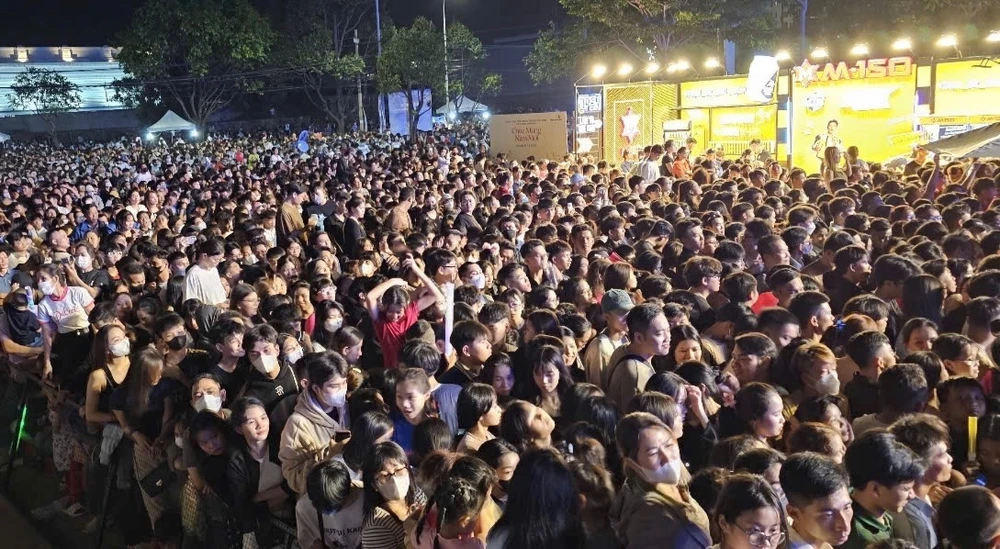 chào năm mới 3.jpg