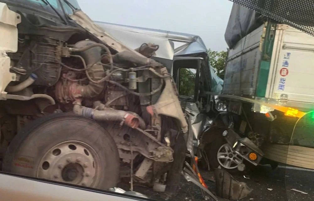 tai nạn liên hoàn..jpg