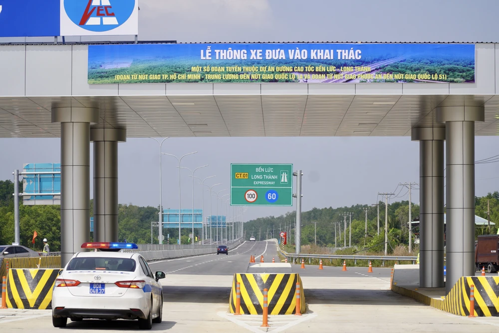 Cao tốc Bến Lức 2.jpg