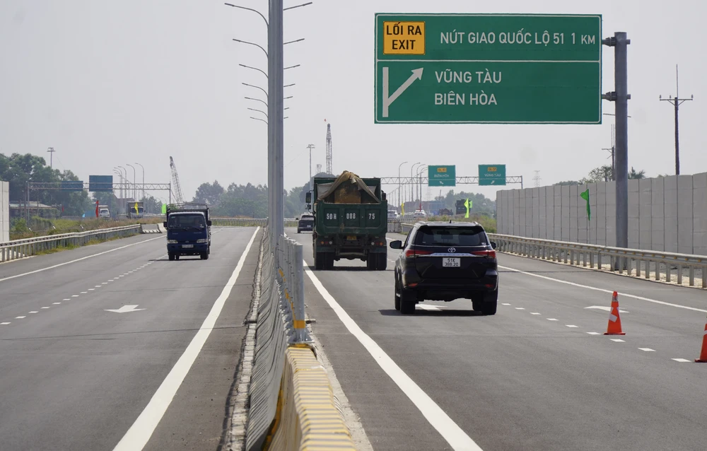 Cao tốc Bến Lức 4.jpg