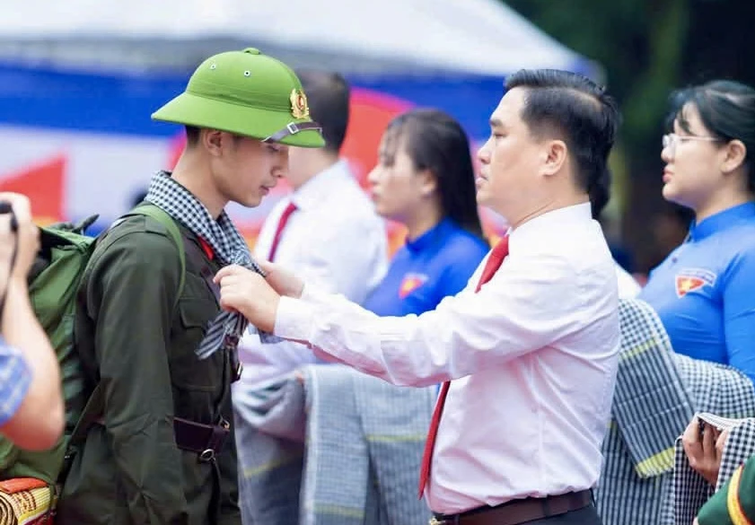 Lên đường nhập ngũ.jpg