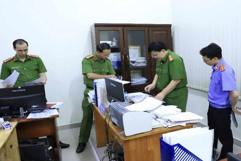 cán bộ địa chính.jpg