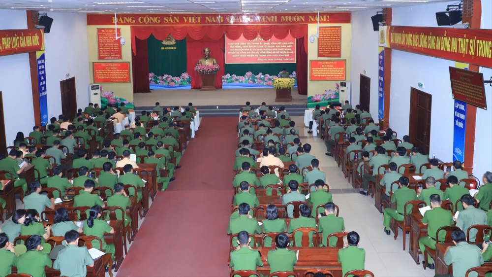 phục vụ Nhân dân