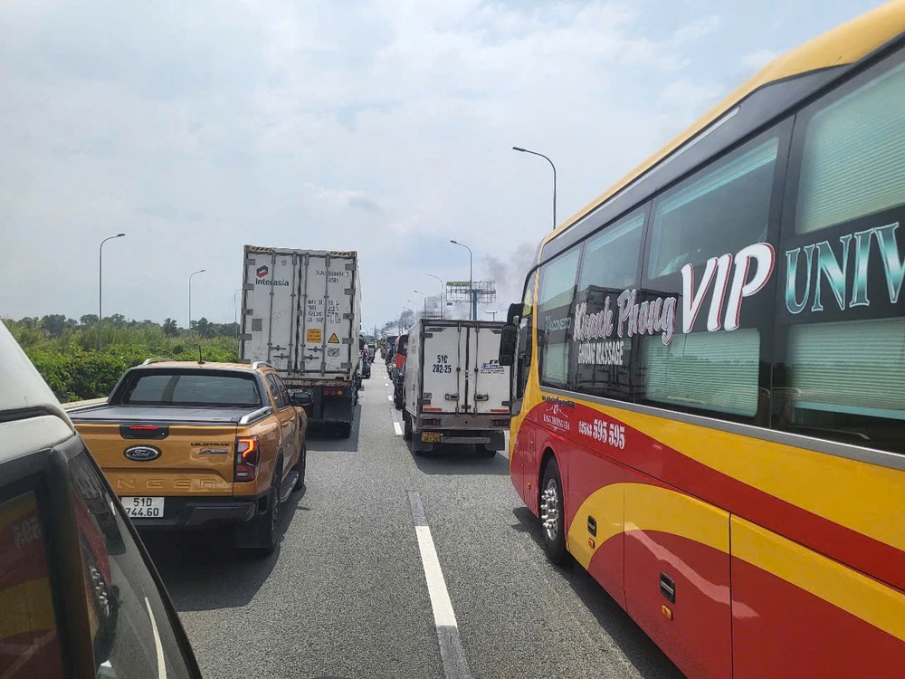 cao tốc TP.HCM...jpg