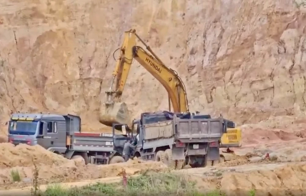 khai thác đất 3.jpg