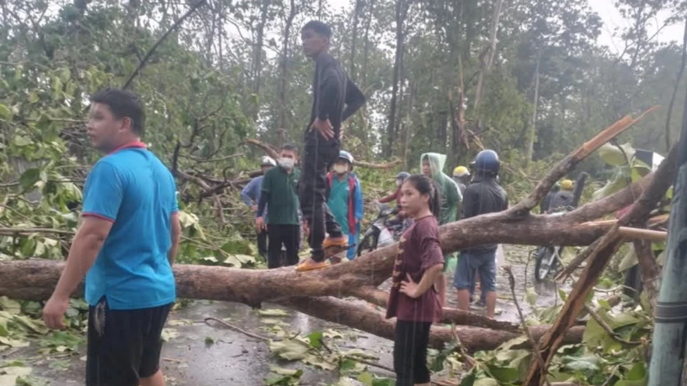 lốc xoáy dữ dội.jpeg