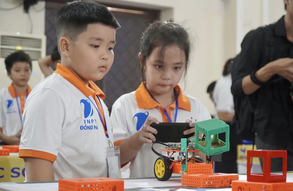 cuộc thi STEM Robotics. 1.jpg