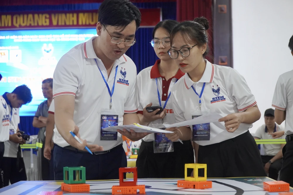 cuộc thi STEM Robotics. 10.jpg