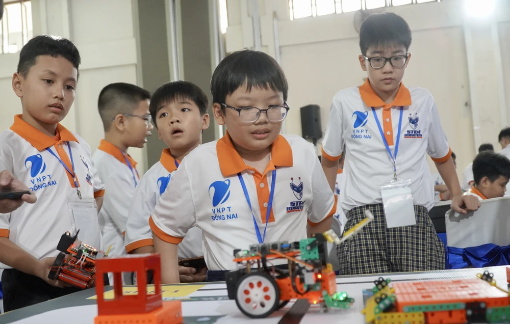 cuộc thi STEM Robotics. 4.jpg