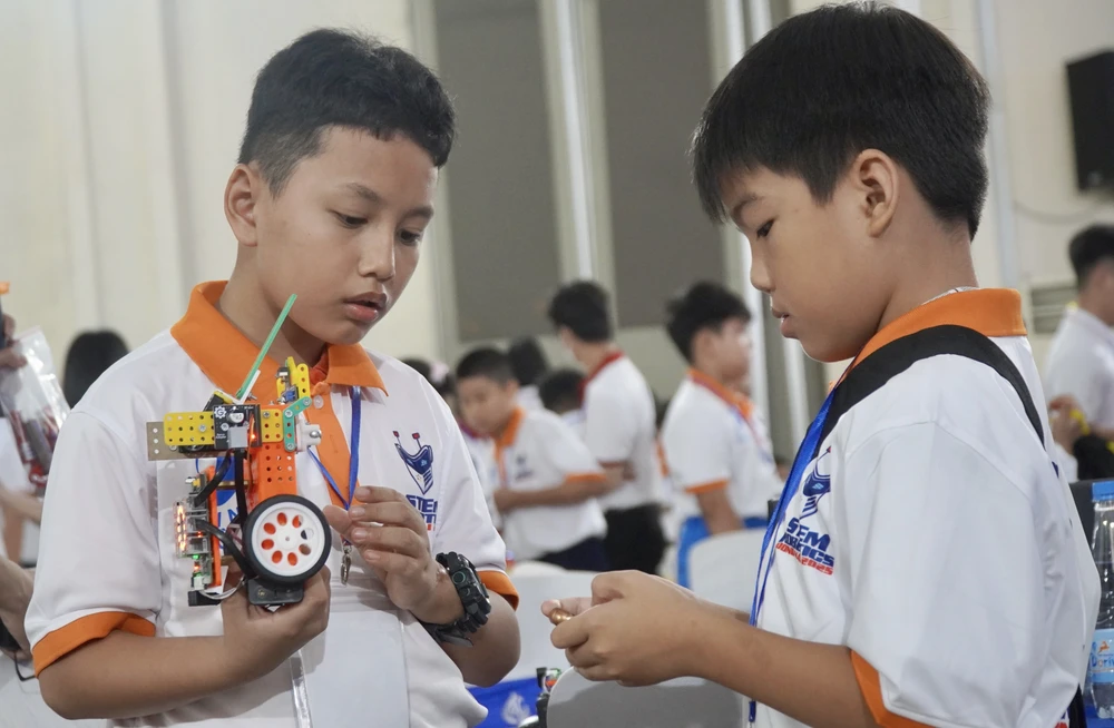 cuộc thi STEM Robotics. 5.jpg