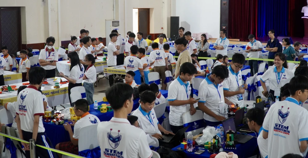 cuộc thi STEM Robotics. 7.jpg