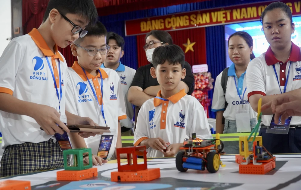 cuộc thi STEM Robotics. 9.jpg