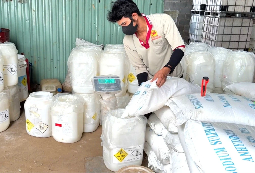 Phân bón giả .jpg