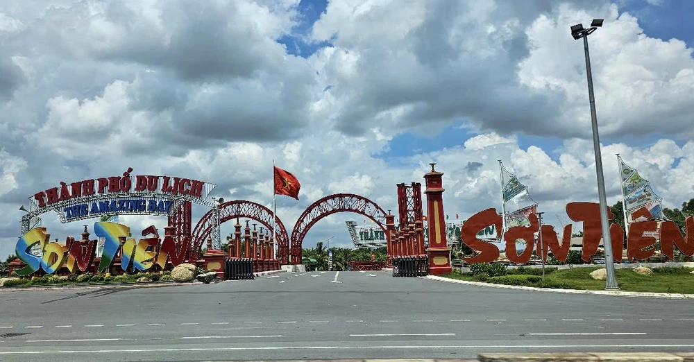 khu du lịch sơn tiên.jpg