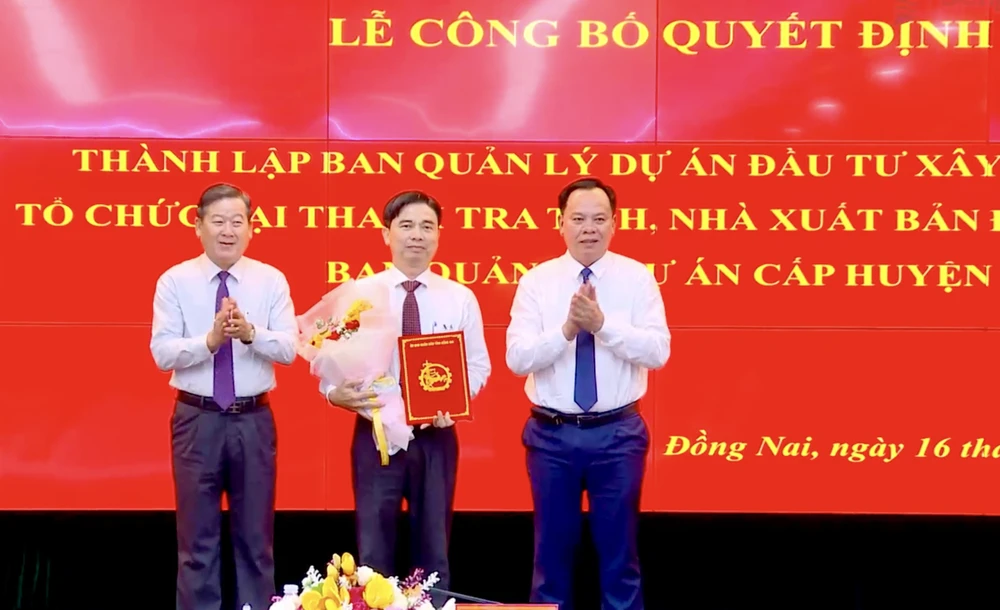 sắp xếp bộ máy..jpg