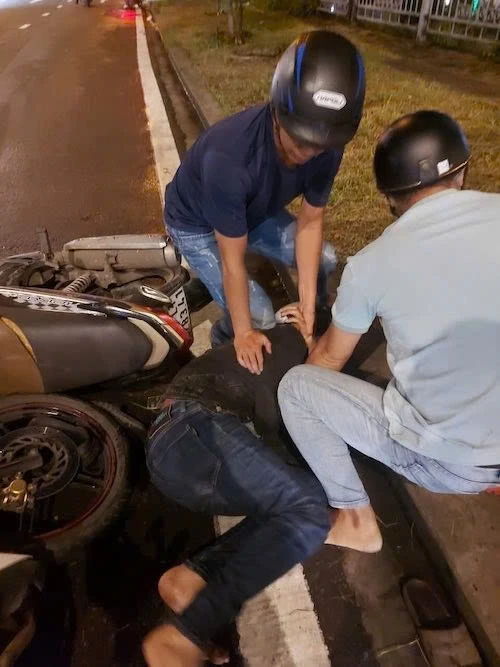 nữ chủ tiệm.jpg