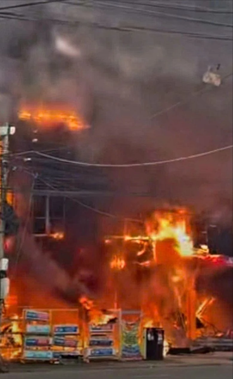 Siêu thị điện máy xanh.jpg