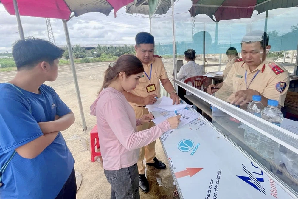 sát hạch lái xe 4r.jpg