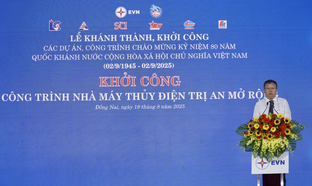 Ông Phạm Hồng Phương – Phó Tổng Giám đốc Tập đoàn Điện lực Việt Nam phát biểu tại buổi lễ. Ảnh: VŨ HỘI.